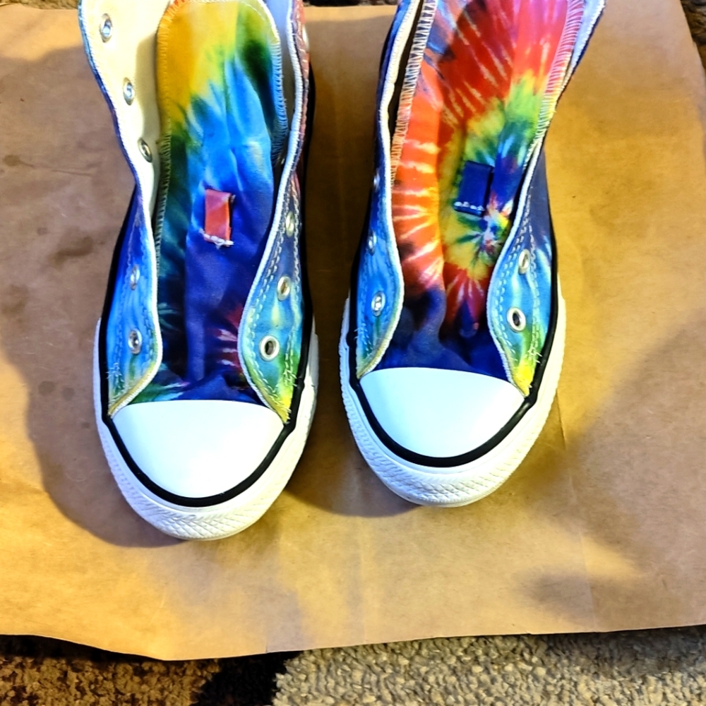 Converse tie-dye colors